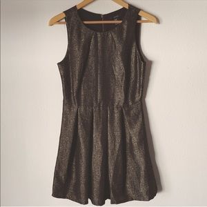 **ACCEPTING ALL OFFERS, donating by April 30** Holiday Dress